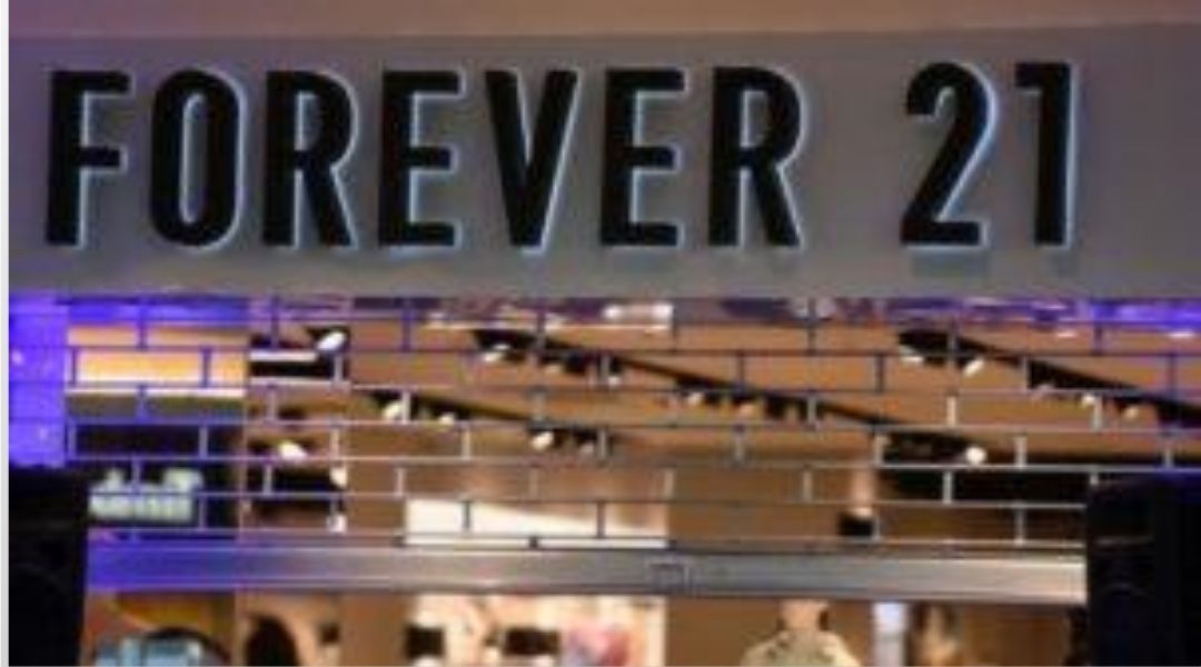 Forever 21 entra com pedido de falência e deve fechar mais de 300